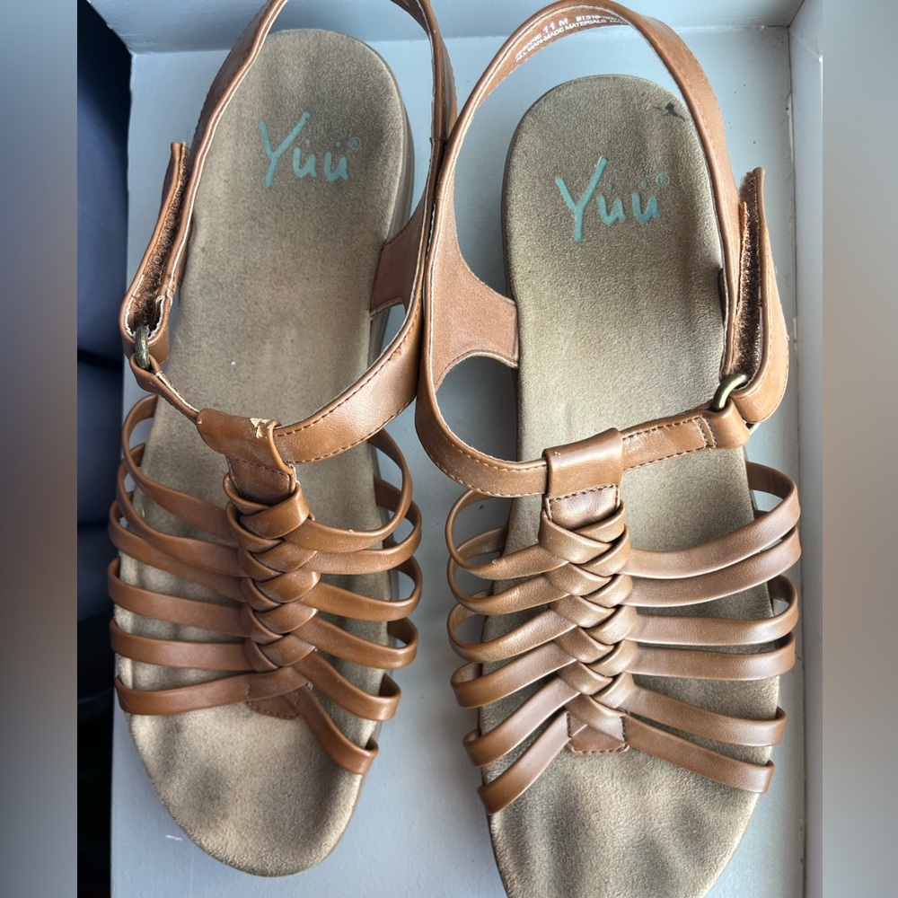 Yuu Women's Brown Strappy Sandals
